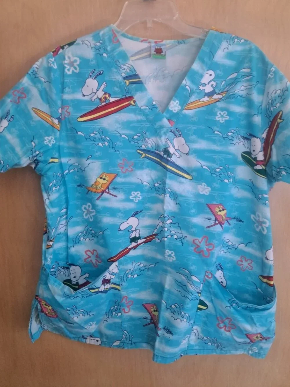 Peanuts Snoopy Summer Surfer Beach Scrub Top Turquoise M Medium Women's - Picture 1 of 6